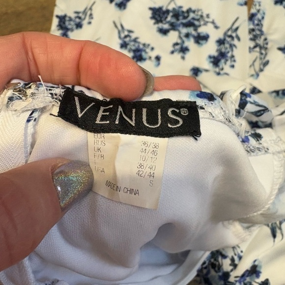 Venus Floral Off-Shoulder Jumpsuit - Picture 13 of 14